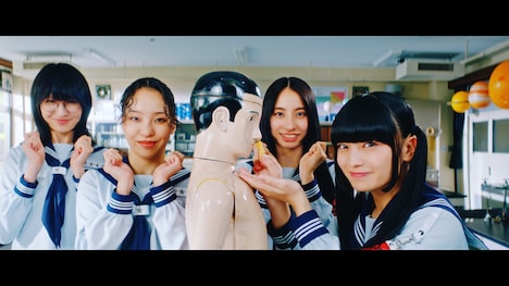 「フェットチーネグミ」Web CM「青春とはきゅん」編特別版より。