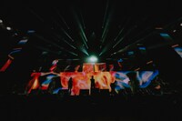 コラボパフォーマンスを披露するXGメンバーとAwich。