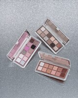 ニューテイク アイシャドウパレット。価格は各4490円。