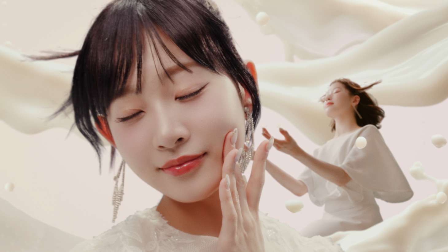 「特濃ミルク8.2」CM映像より。