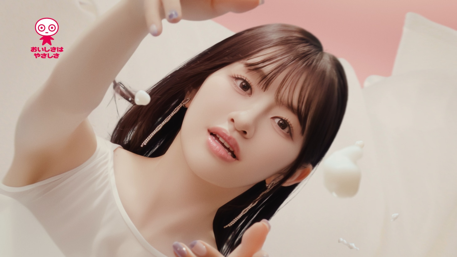「特濃ミルク8.2」CM映像より。