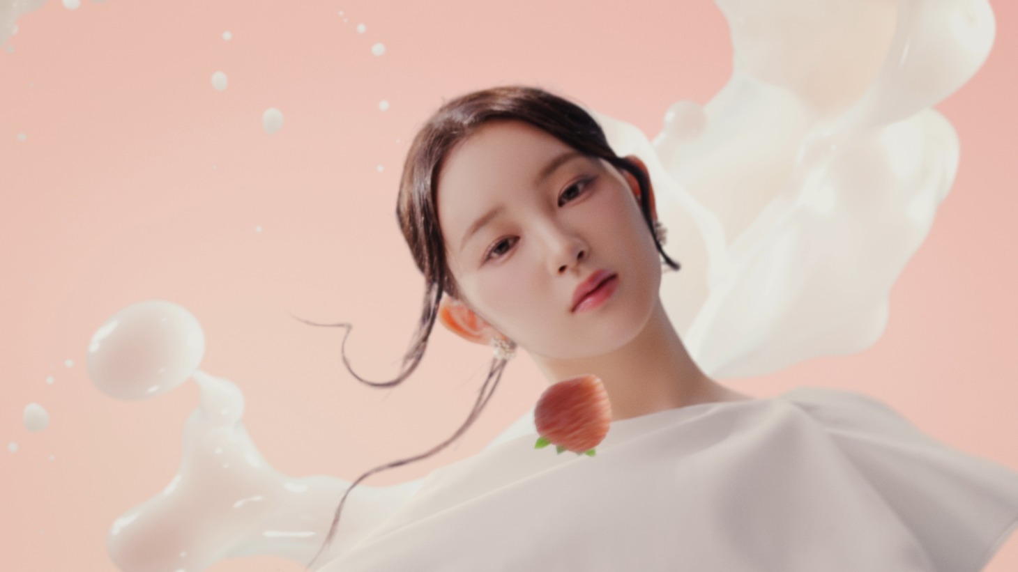 「特濃ミルク8.2」CM映像より。