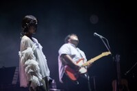 Kaedeと澤部渡（G）。