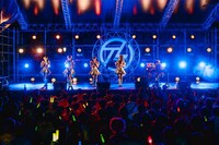 手羽先センセーションワンマンライブ「終わらない暑気衝動」の様子。