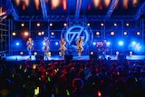 手羽先センセーションワンマンライブ「終わらない暑気衝動」の様子。