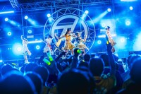 手羽先センセーションワンマンライブ「終わらない暑気衝動」の様子。