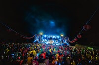 手羽先センセーションワンマンライブ「終わらない暑気衝動」の様子。