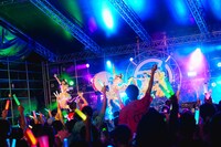 手羽先センセーションワンマンライブ「終わらない暑気衝動」の様子。