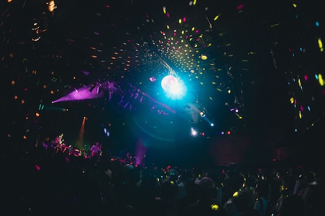 「Love Deluxe Tour 2024」東京公演の様子。(撮影:廣田達也)