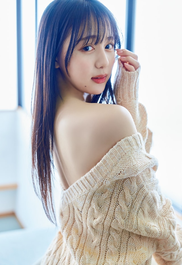 麻丘真央「光の鏡」先行カット第4弾写真 (c)Buzz Wave / WANIBOOKS / Pygmy Company