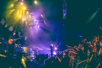 フレデリックのパフォーマンスの様子。（撮影：渡邊一成）