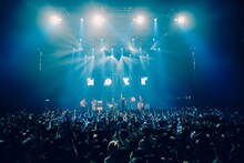 go!go!vanillasのパフォーマンスの様子。（Photo by renzo）