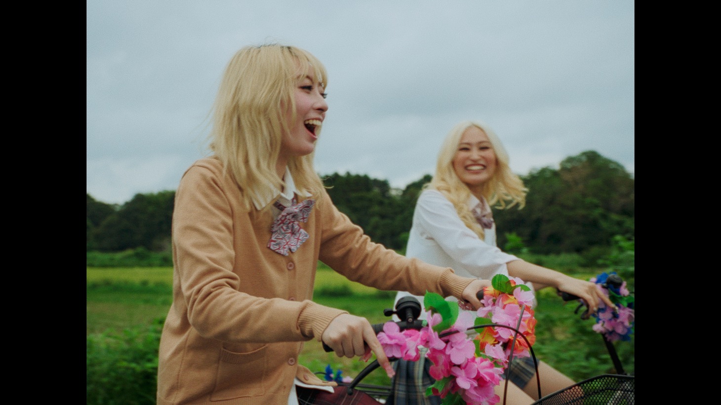 (sic)boy「Angel!!」ミュージックビデオのサムネイル。