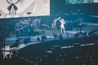 「THE PRIMALS Live in Japan - Darkest Before Dawn」の様子。