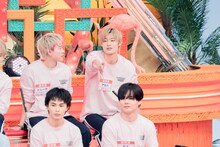 発言するアロハ（超特急 / 右奥）。(c)「DAN! DAN! EBiDAN!」製作委員会