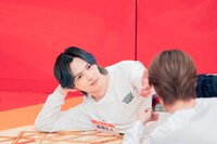 手前からM!LKの山中柔太朗と吉田仁人。(c)「DAN! DAN! EBiDAN!」製作委員会