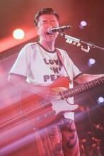 桑田佳祐（Vo, G）（撮影：西槇太一）