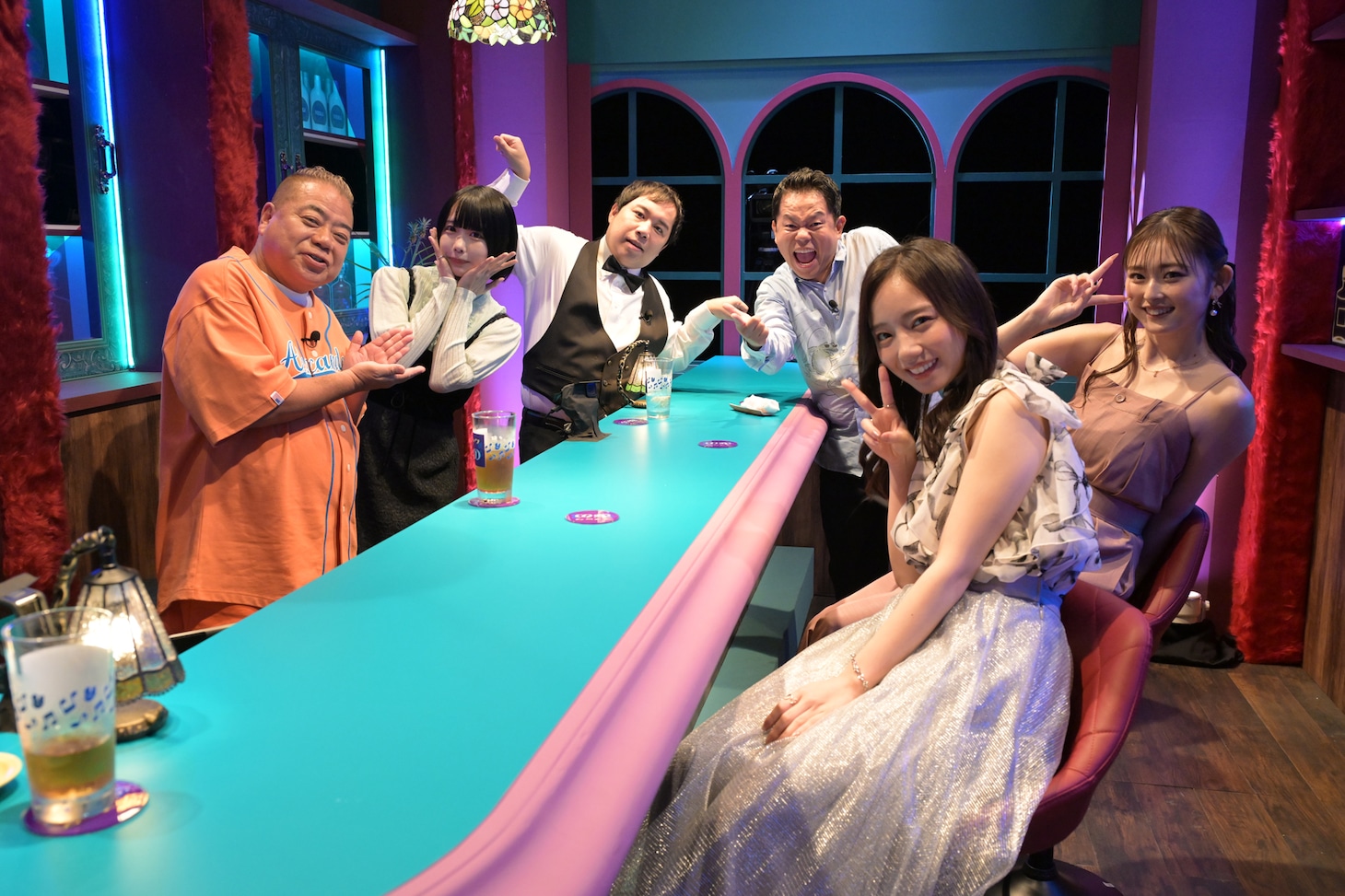 テレビ朝日系「あの名曲歌って♪おねだり歌謡祭 ～昭和から令和の名曲を熱唱＆スナックでトーク～」より。(c)テレビ朝日
