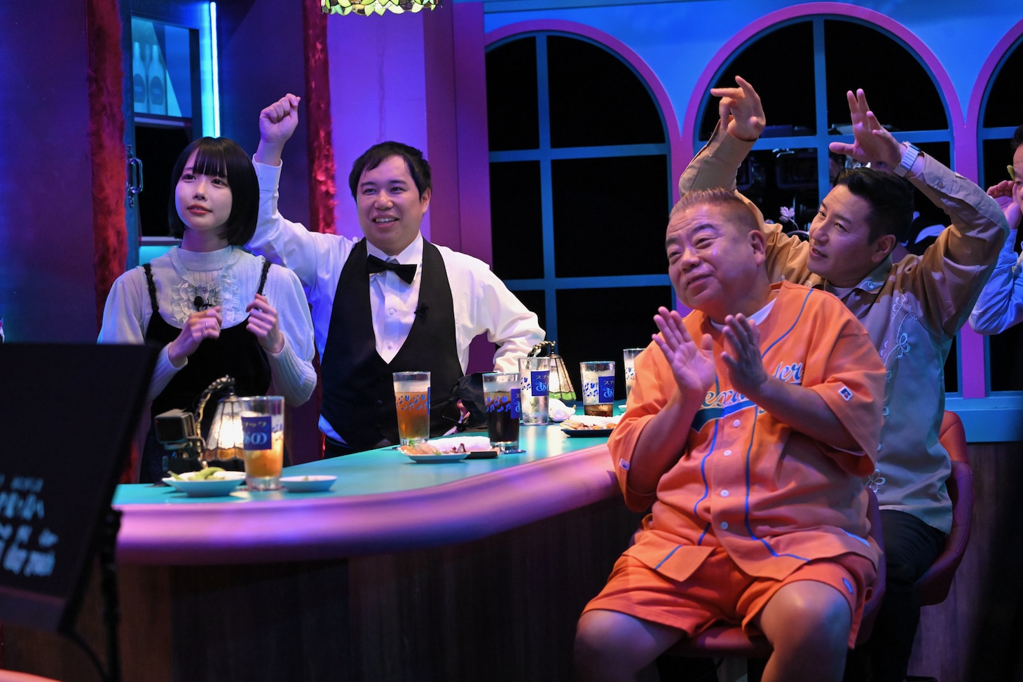 テレビ朝日系「あの名曲歌って♪おねだり歌謡祭 ～昭和から令和の名曲を熱唱＆スナックでトーク～」より。(c)テレビ朝日