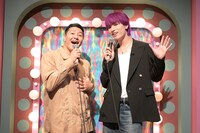 長田庄平（チョコレートプラネット）と金城碧海（JO1）。(c)テレビ朝日