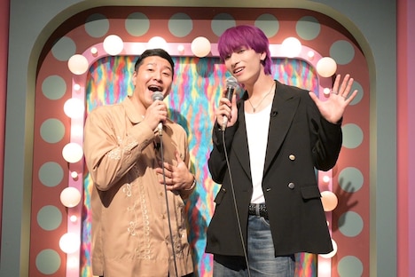 長田庄平（チョコレートプラネット）と金城碧海（JO1）。(c)テレビ朝日