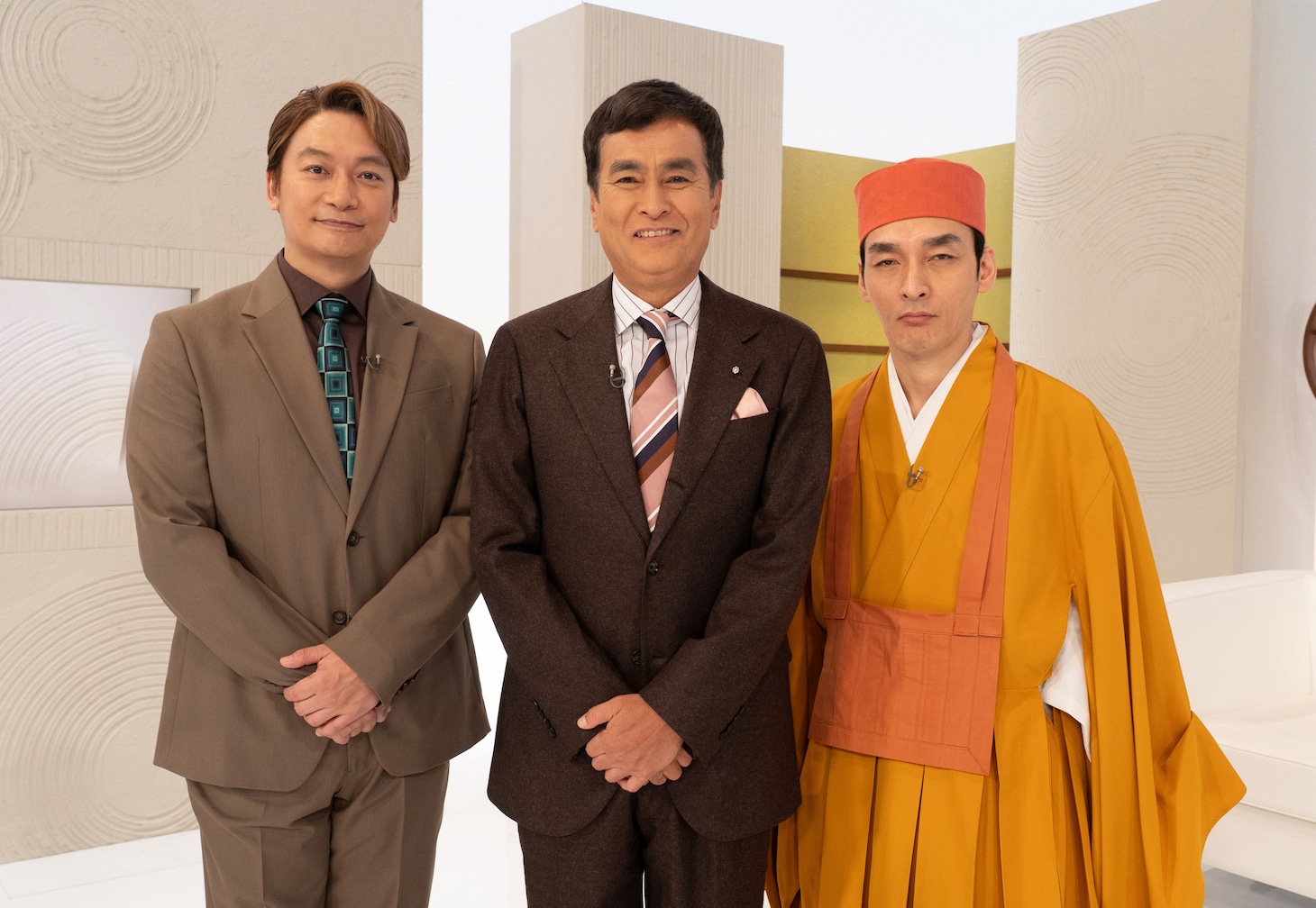 「稚語俳句」に登場する石原良純（中央）。