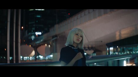 ELSEE「POW POW」ミュージックビデオより。