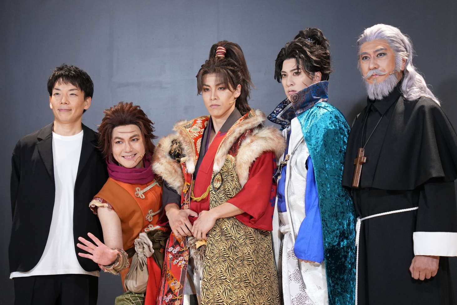 左から加古臨王、平野良、RIKU（THE RAMPAGE）、白又敦、川崎麻世。