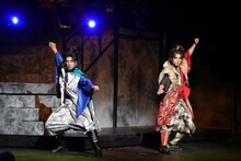 左から白又敦扮する加藤清正、RIKU扮する前田慶次。