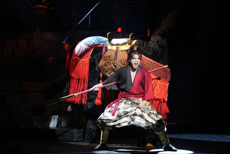 RIKU扮する前田慶次。