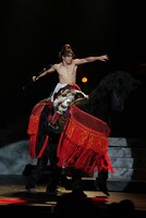 RIKU扮する前田慶次。