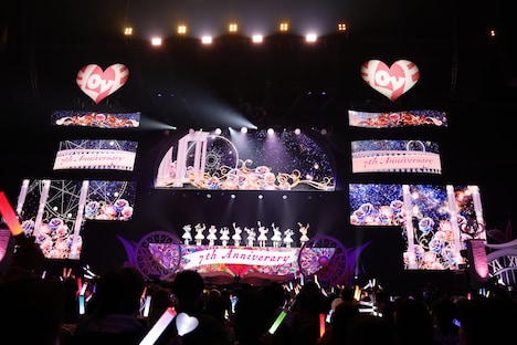「＝LOVE 7周年コンサート『＝LOVE 7th ANNIVERSARY PREMIUM CONCERT』」の様子。(c)YOANI / Sony Music Labes Inc.
