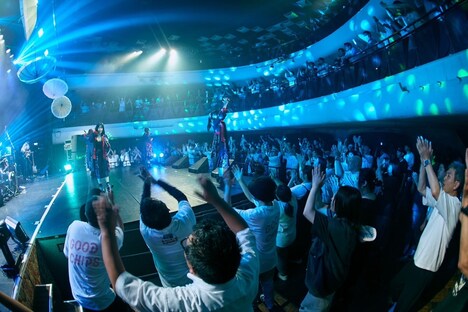 「スパンコールグッドタイムズ RELEASE ONEMAN SHOW 『キネマとユニバース』」東京・東京キネマ倶楽部公演の様子。（Photo by KentaKUMEI）