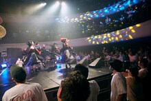 「スパンコールグッドタイムズ RELEASE ONEMAN SHOW 『キネマとユニバース』」東京・東京キネマ倶楽部公演の様子。（Photo by KentaKUMEI）