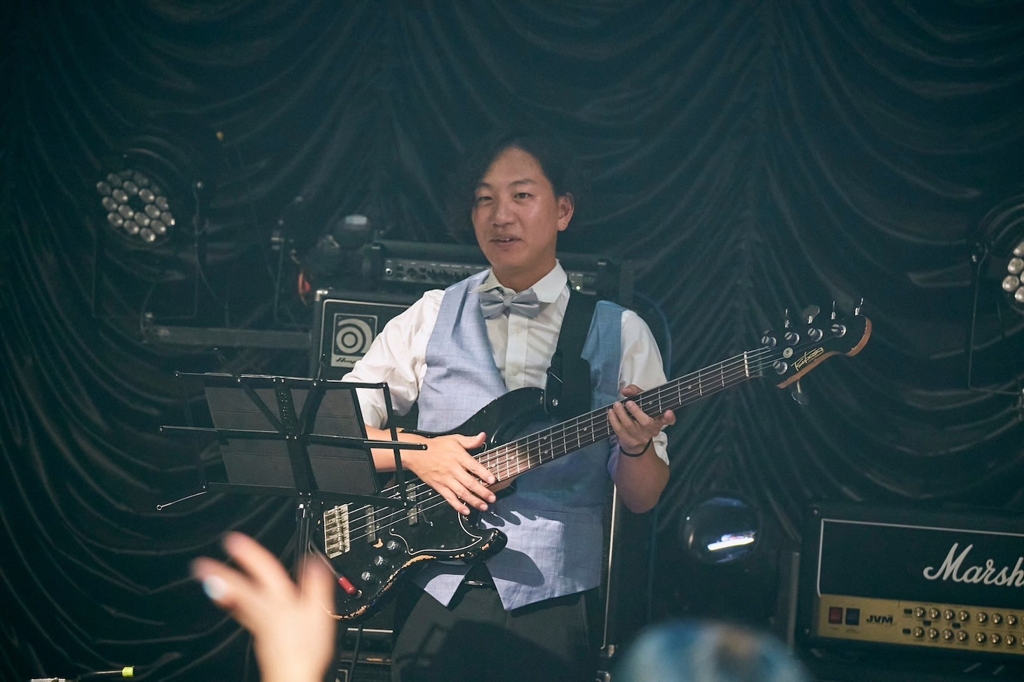 リベンジ☆アンブレラーズのベース。（Photo by KentaKUMEI）