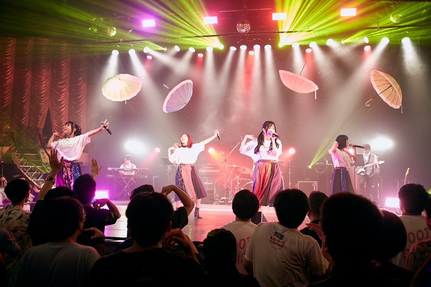「スパンコールグッドタイムズ RELEASE ONEMAN SHOW 『キネマとユニバース』」東京・東京キネマ倶楽部公演の様子。（Photo by KentaKUMEI）