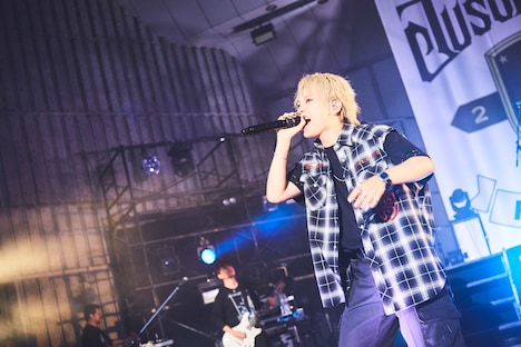 YOSUKE（Vo）（撮影：鳥居洋介）