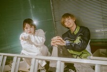 UNFAIR RULE。左が山本珠羽（Vo）。