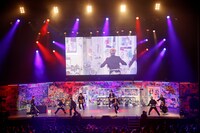 チャンバラ対決の様子。（撮影：小坂茂雄）