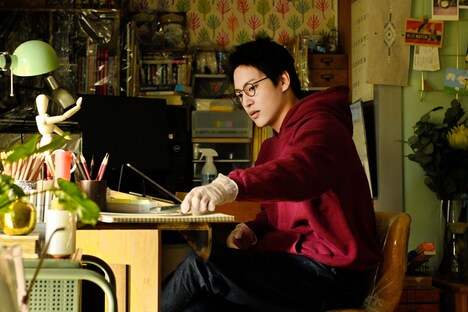 水島良城役の三山凌輝（BE:FIRST）。(c)2025「誰よりもつよく抱きしめて」HIAN /アークエンタテインメント