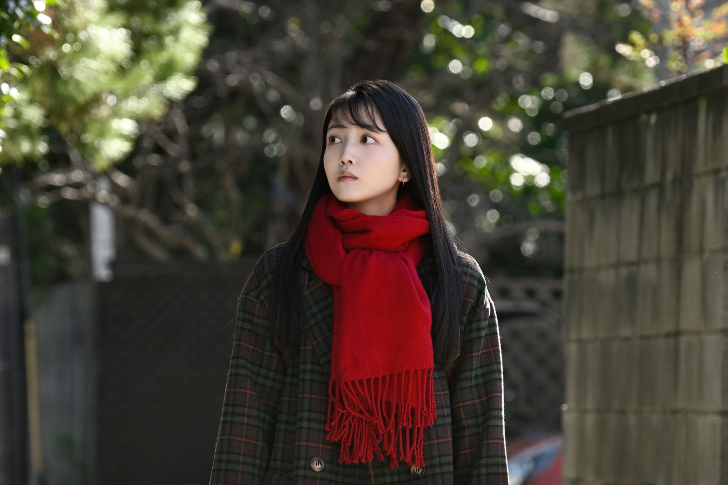 桐本月菜役の久保史緒里（乃木坂46）。(c)2025「誰よりもつよく抱きしめて」HIAN /アークエンタテインメント