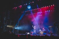 左から小林私、Mega Shinnosuke。（撮影：ハタサトシ）