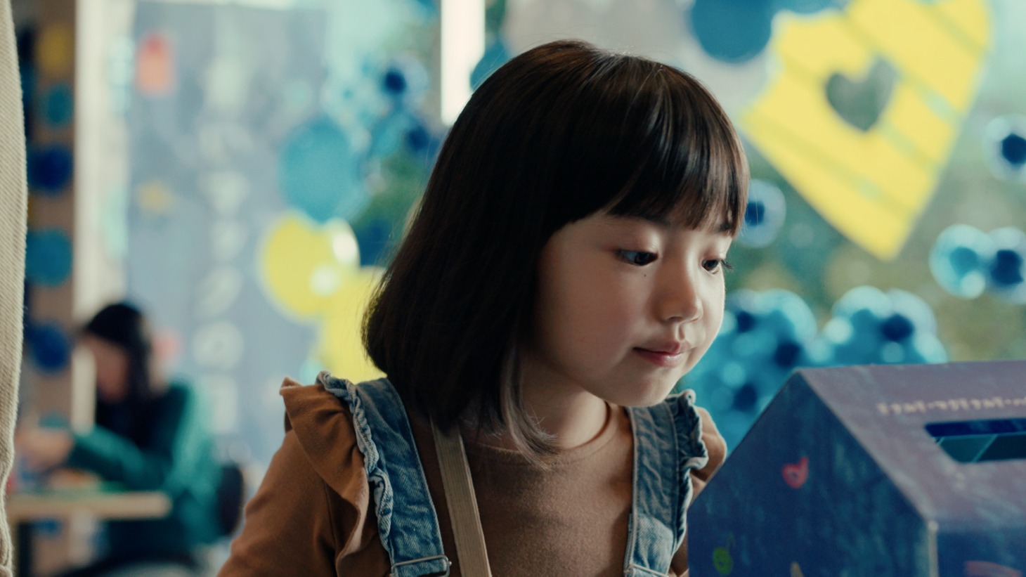 RIIZEが出演するCM「青い募金箱」編より。