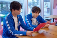 メニューを見る稜海。