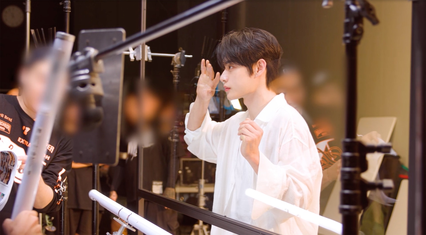 マンダム新テレビCM「ビフェスタ『セラムクレンジングオイル』」編のメイキングカット。