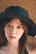 田村保乃(櫻坂46)2nd写真集「隣の席になりたい」@Loppi・HMV限定版の裏表紙。(撮影:三瓶康友)(c)講談社