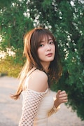 田村保乃(櫻坂46)2nd写真集「隣の席になりたい」通常版の裏表紙。(撮影:三瓶康友)(c)講談社