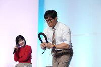 50kgのアームバーを軽々と曲げる佳久創。