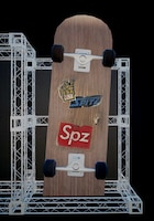 実際にステージセットとして使用された「スケートボード」の展示イメージ。