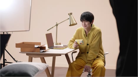 アリナミン製薬「ベンザブロックプレミアム」シリーズ新CMより、本郷奏多のメイキング。